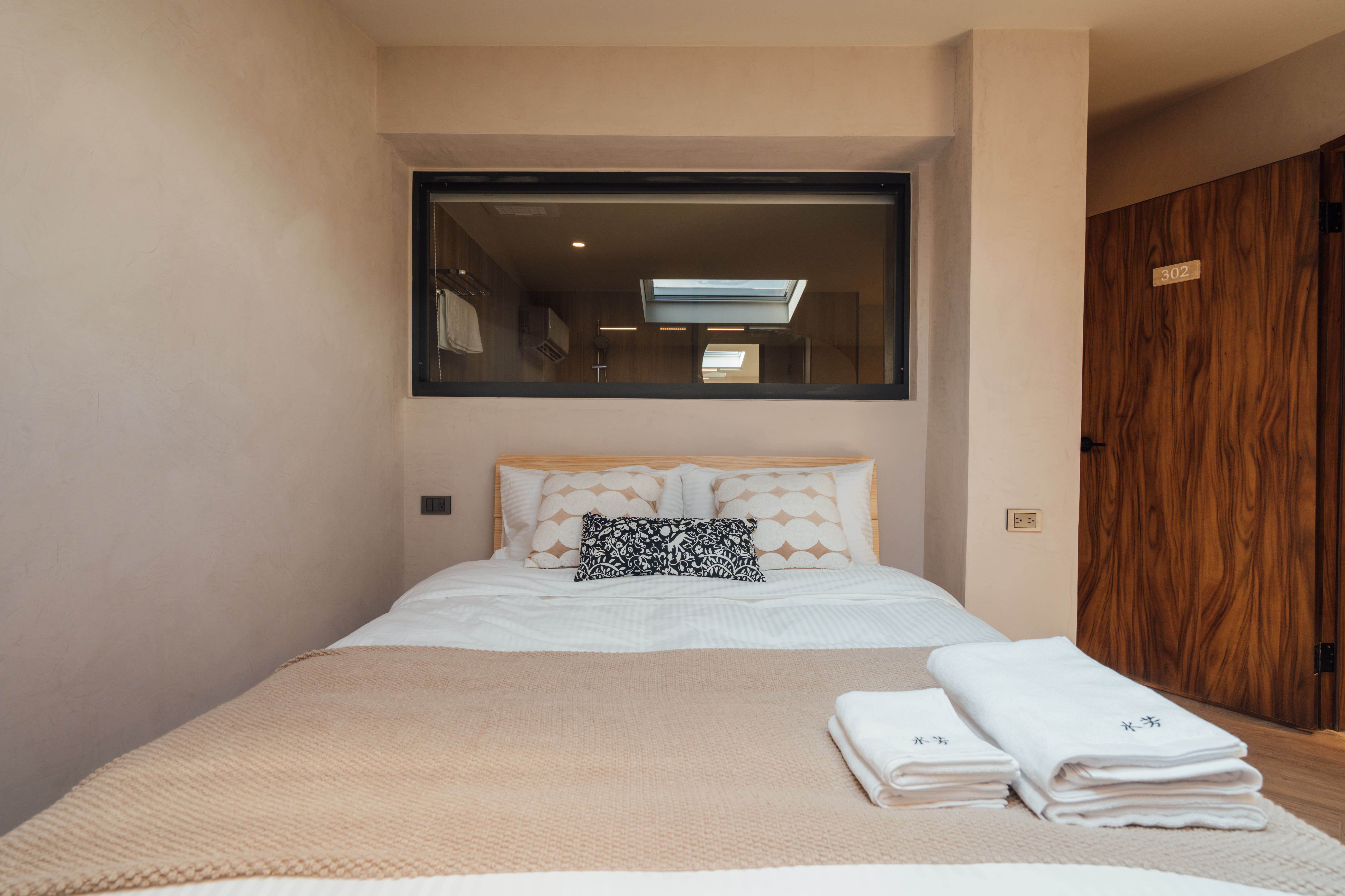 302 天窗雙人房 4